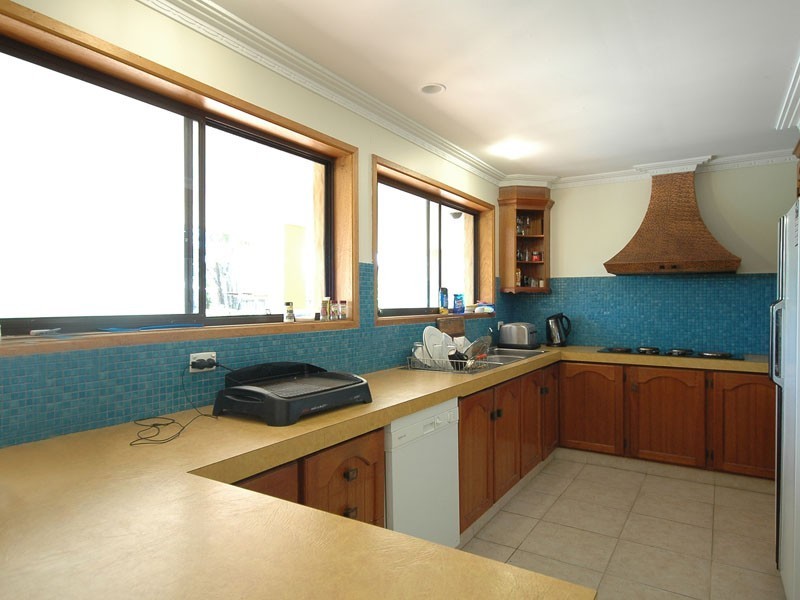 10 Cocos Crescent, Broadbeach Waters QLD 4218