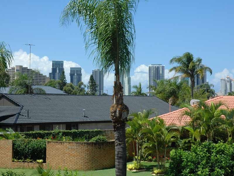 10 Cocos Crescent, Broadbeach Waters QLD 4218