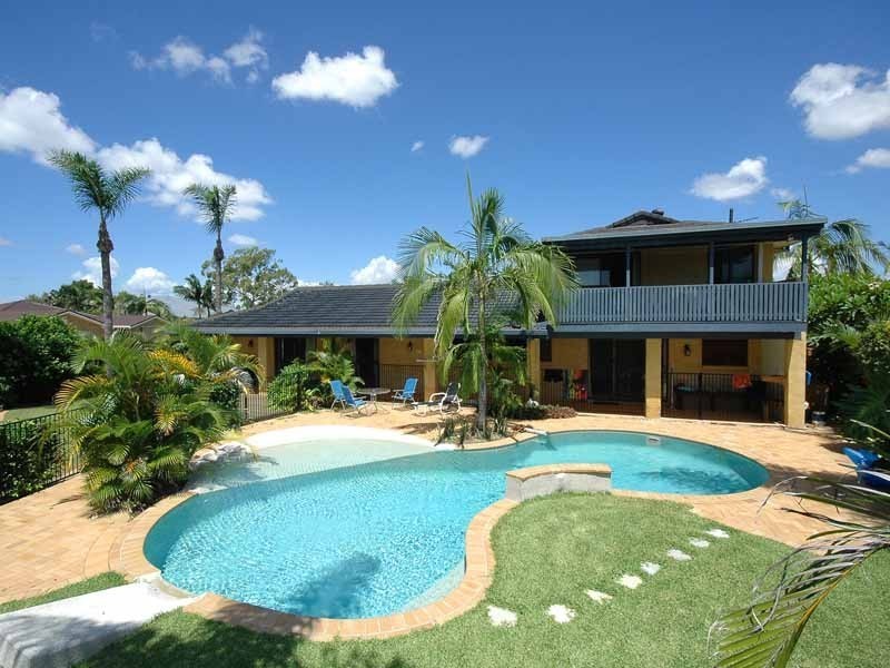 10 Cocos Crescent, Broadbeach Waters QLD 4218