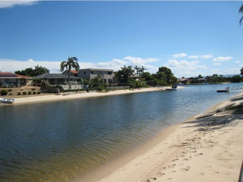 20 Bombala Street, Broadbeach Waters QLD 4218