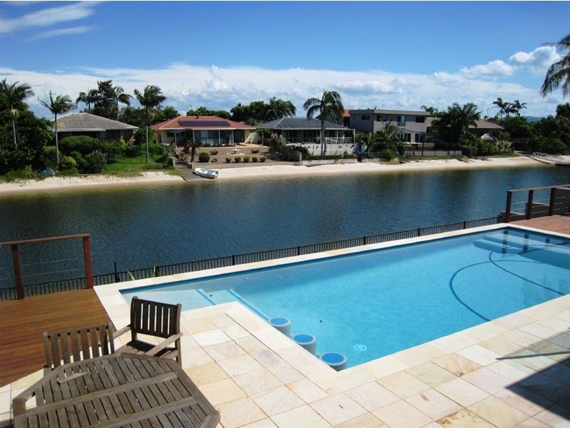 20 Bombala Street, Broadbeach Waters QLD 4218