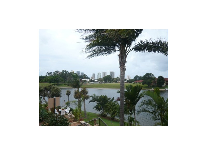 1/52 Hooker Boulevard, Mermaid Waters QLD 4218