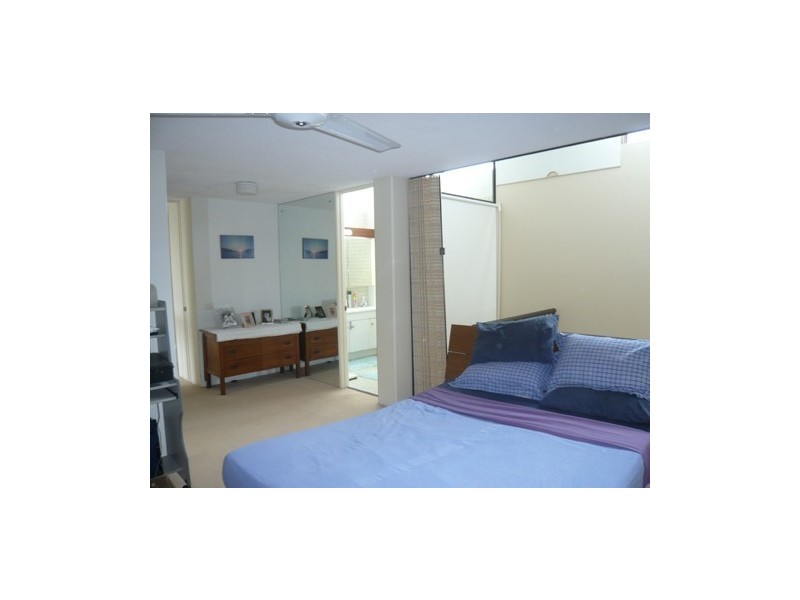 1/52 Hooker Boulevard, Mermaid Waters QLD 4218