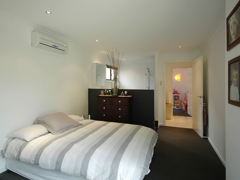 124 Savoy Drive, Broadbeach Waters QLD 4218
