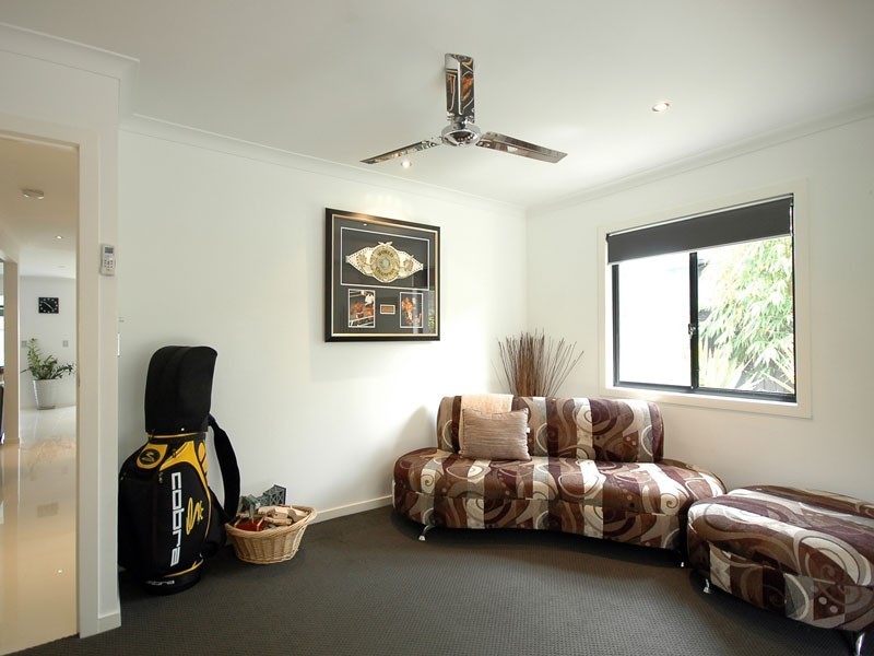 124 Savoy Drive, Broadbeach Waters QLD 4218