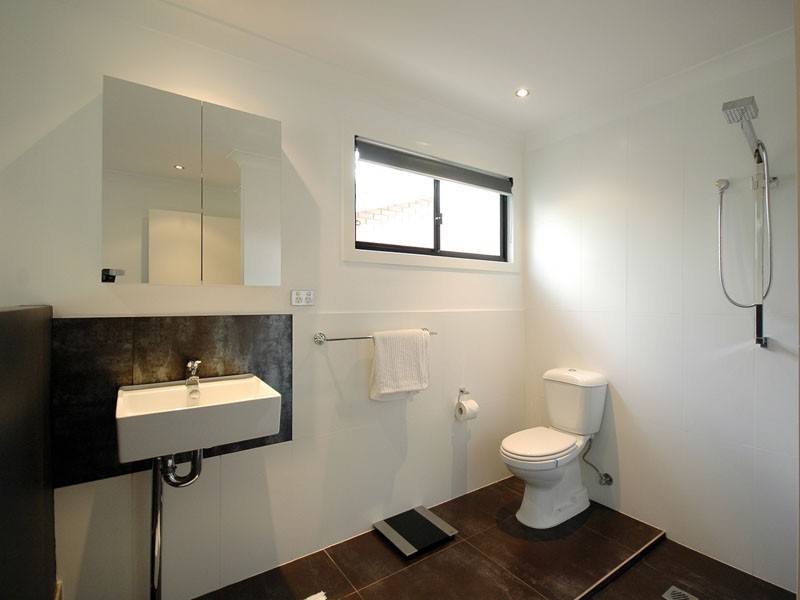 124 Savoy Drive, Broadbeach Waters QLD 4218