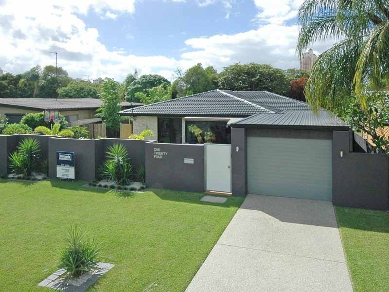 124 Savoy Drive, Broadbeach Waters QLD 4218