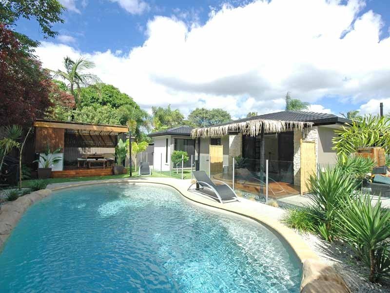 124 Savoy Drive, Broadbeach Waters QLD 4218
