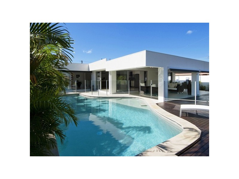37 Beverley Crescent, Broadbeach Waters QLD 4218