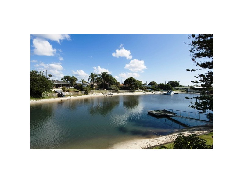37 Beverley Crescent, Broadbeach Waters QLD 4218