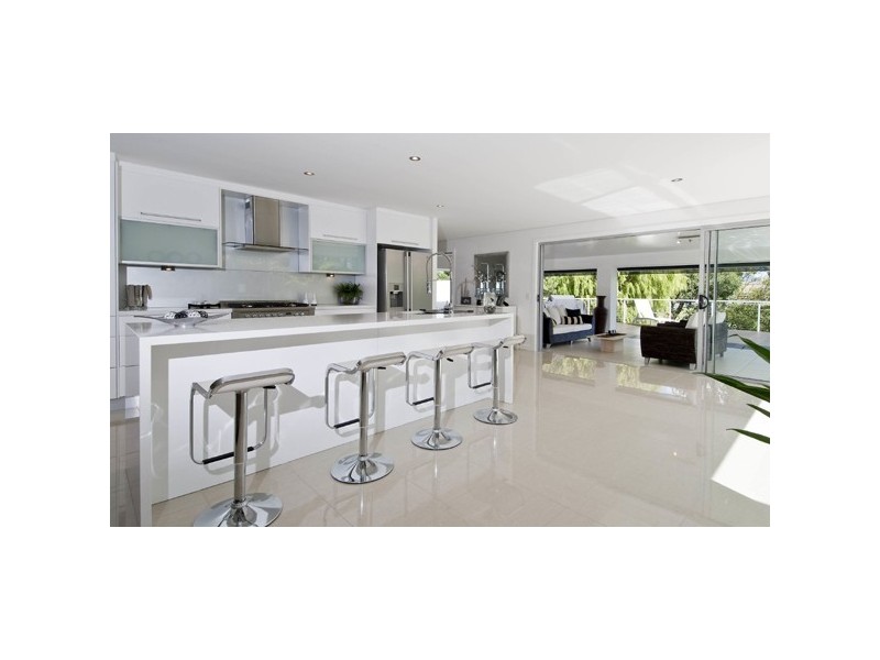 37 Beverley Crescent, Broadbeach Waters QLD 4218