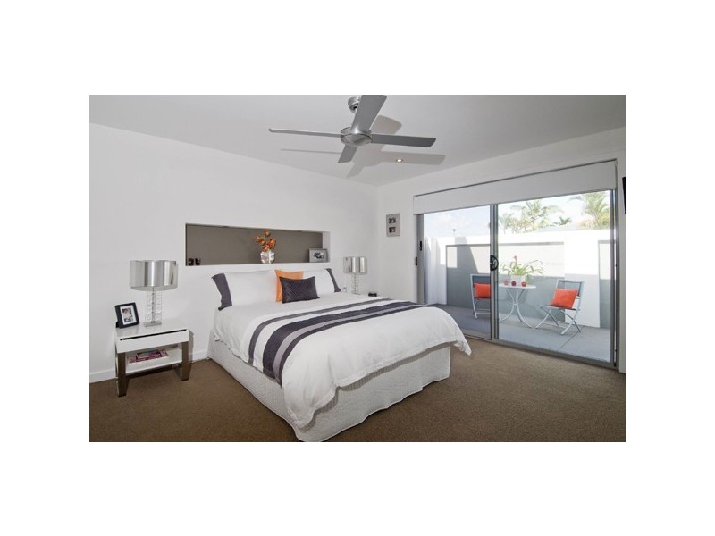37 Beverley Crescent, Broadbeach Waters QLD 4218