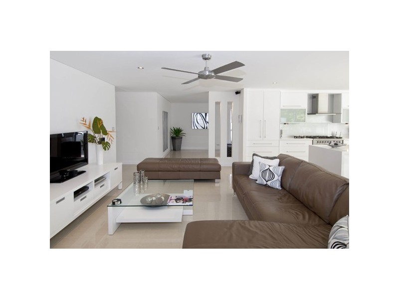37 Beverley Crescent, Broadbeach Waters QLD 4218