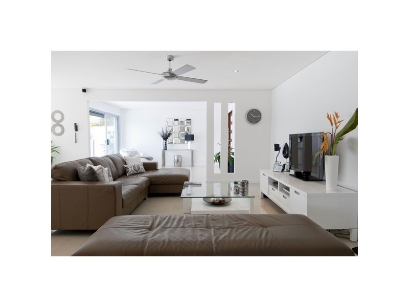 37 Beverley Crescent, Broadbeach Waters QLD 4218