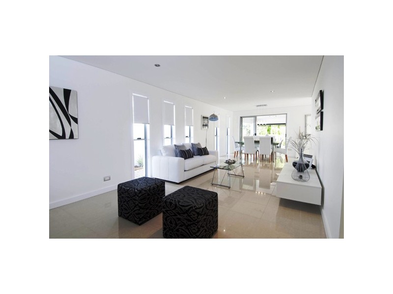 37 Beverley Crescent, Broadbeach Waters QLD 4218