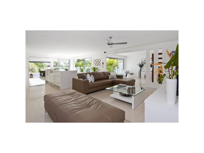 37 Beverley Crescent, Broadbeach Waters QLD 4218