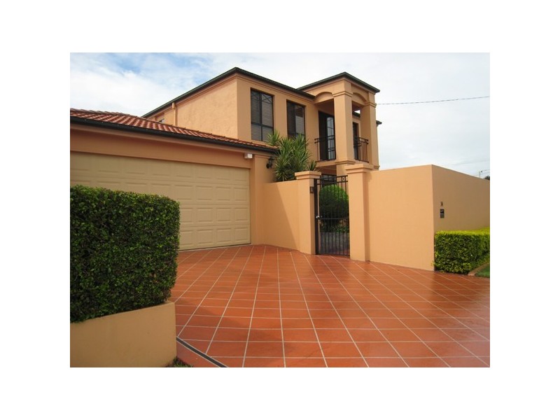 34 Sunshine Boulevard, Broadbeach Waters QLD 4218