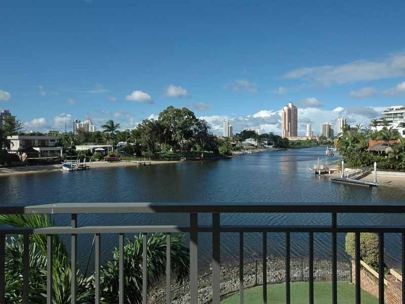 17 Bal Harbour, Broadbeach Waters QLD 4218