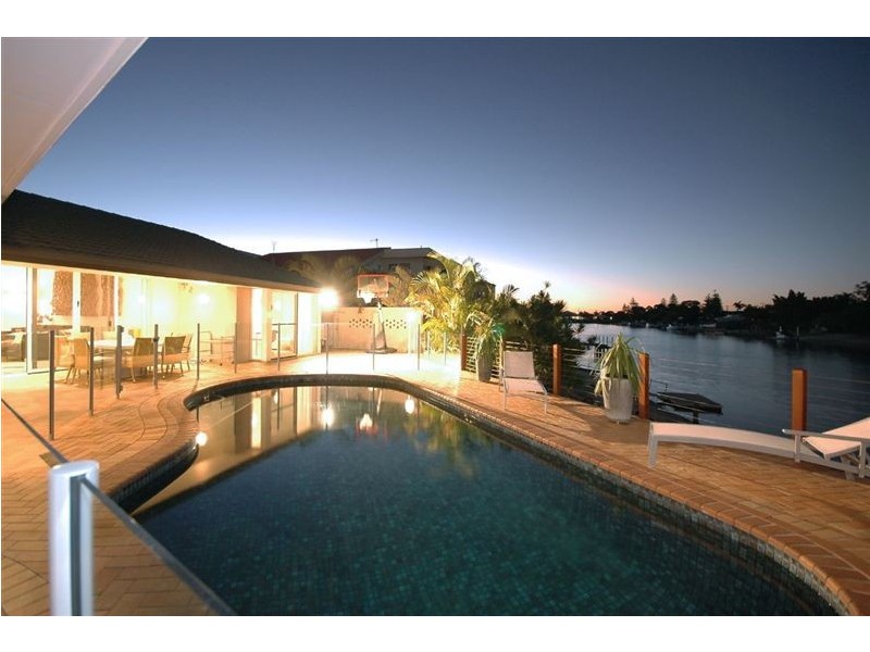 17 Bal Harbour, Broadbeach Waters QLD 4218