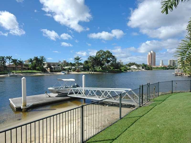 17 Bal Harbour, Broadbeach Waters QLD 4218
