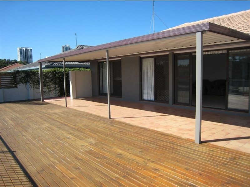 8 Rebecca Court, Broadbeach Waters QLD 4218