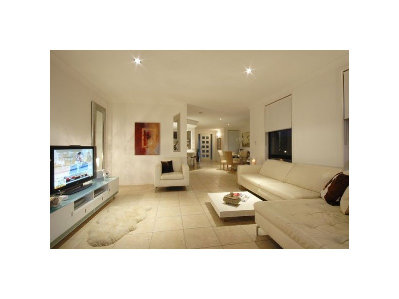3205 Central Place, Emerald Lakes, Carrara QLD 4211