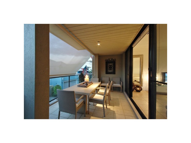 3205 Central Place, Emerald Lakes, Carrara QLD 4211