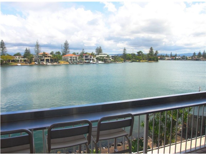 6/4 Holborow Close, Surfers Paradise QLD 4217