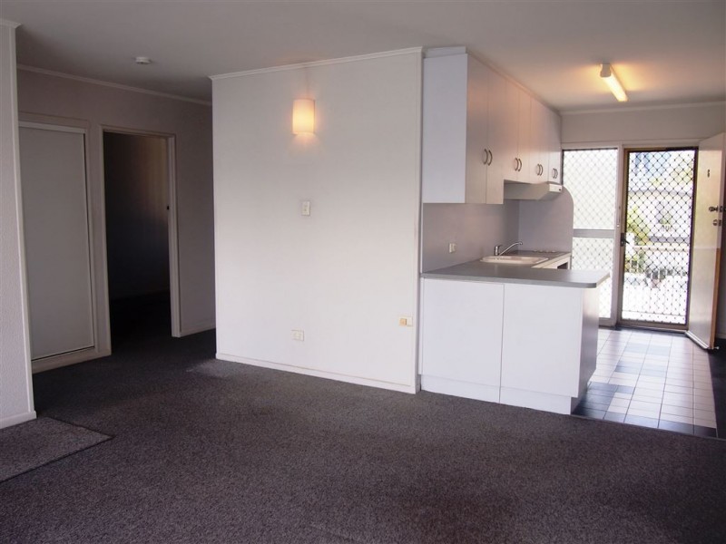 6/4 Holborow Close, Surfers Paradise QLD 4217