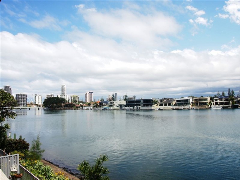 6/4 Holborow Close, Surfers Paradise QLD 4217