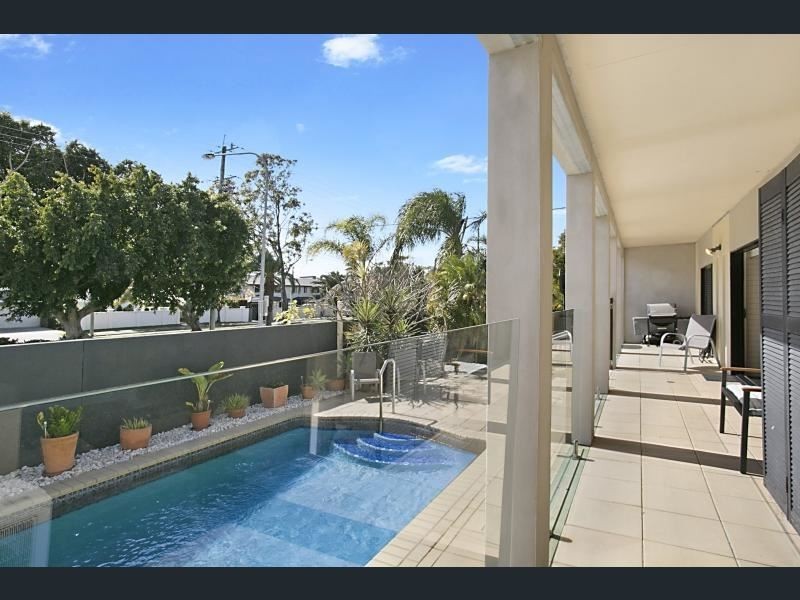 56 T E Peters Drive, Broadbeach Waters QLD 4218