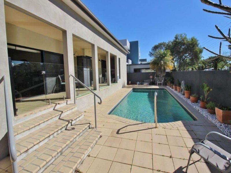 56 T E Peters Drive, Broadbeach Waters QLD 4218