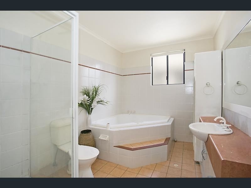 56 T E Peters Drive, Broadbeach Waters QLD 4218
