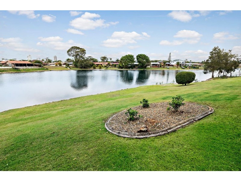 8 Honeyeater Drive, Burleigh Waters QLD 4220