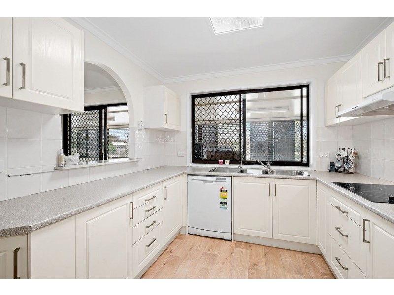 8 Honeyeater Drive, Burleigh Waters QLD 4220
