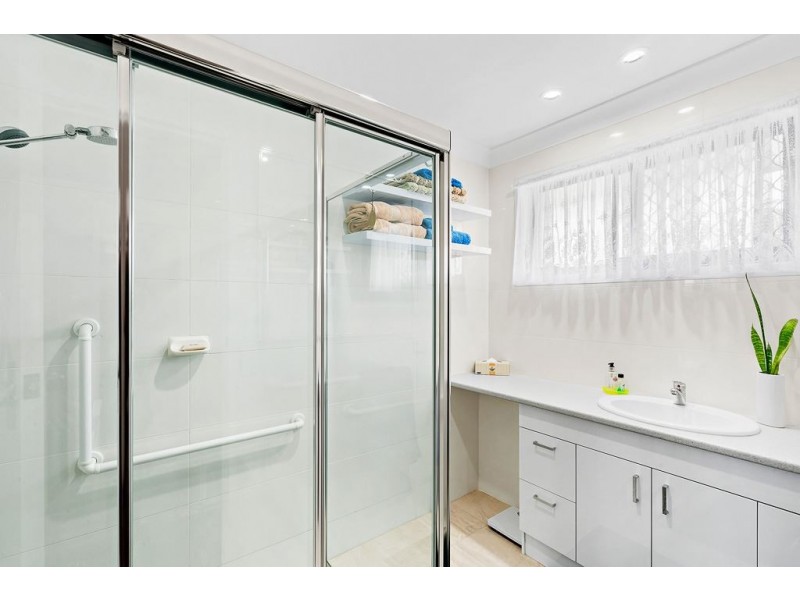 8 Honeyeater Drive, Burleigh Waters QLD 4220