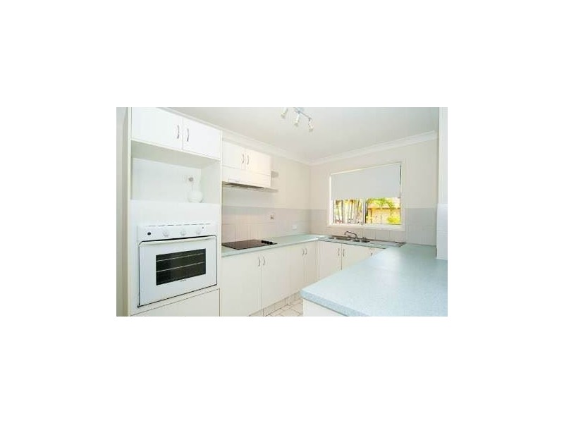 2/10 Clovelly Place, Labrador QLD 4215