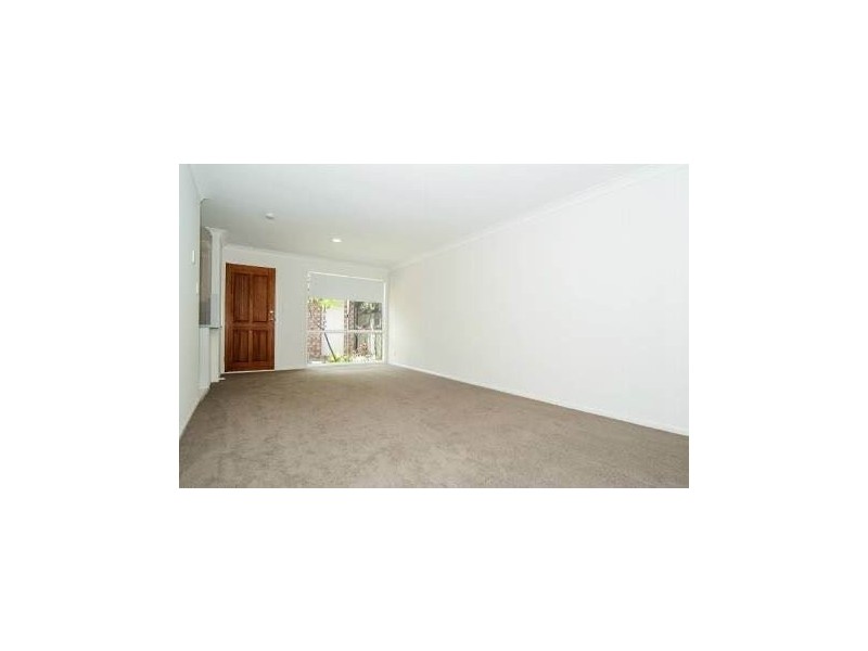 2/10 Clovelly Place, Labrador QLD 4215