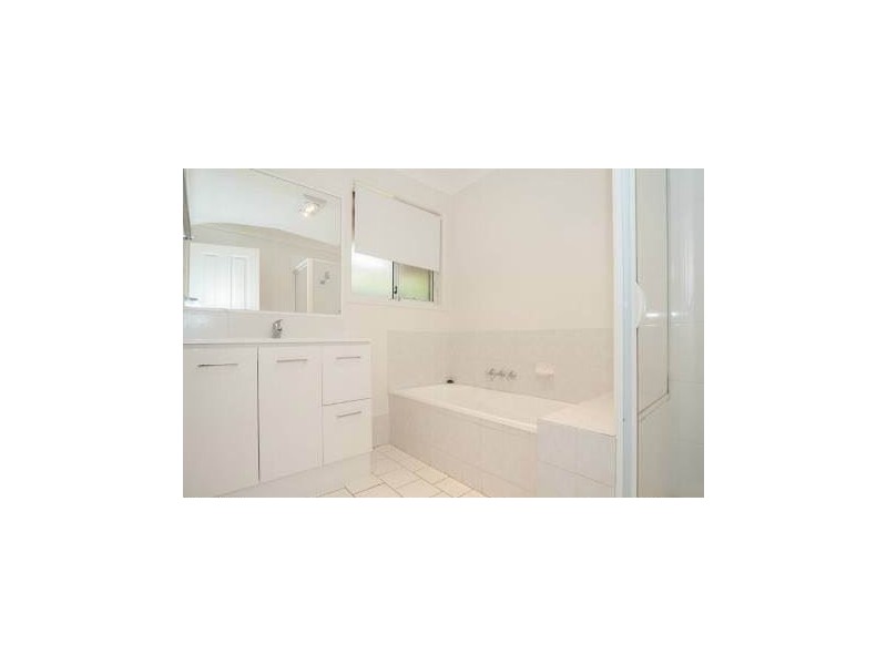 2/10 Clovelly Place, Labrador QLD 4215