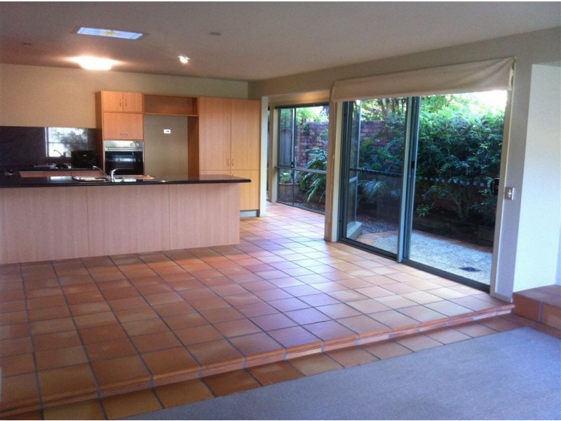 1/12 Greer Terrace, Southport QLD 4215