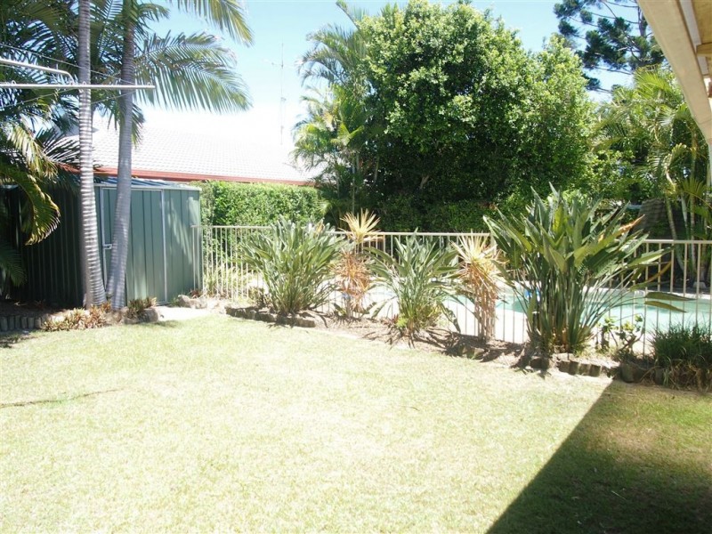 7 Wayfarer Avenue, Mermaid Waters QLD 4218