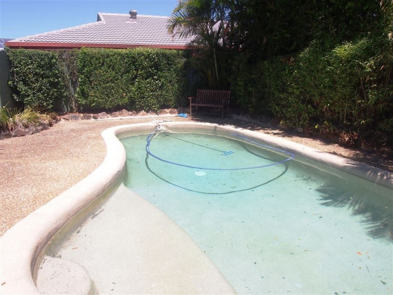 7 Wayfarer Avenue, Mermaid Waters QLD 4218