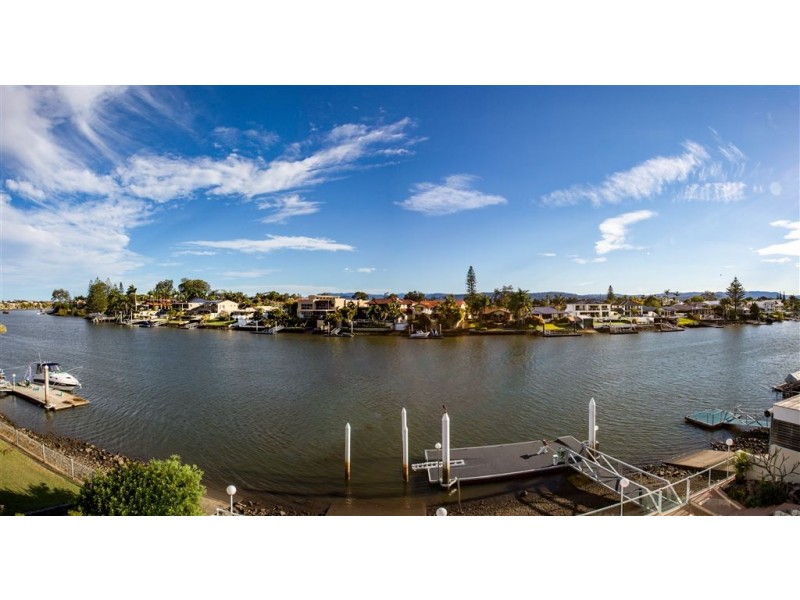 42 Cabana Boulevard, Benowa Waters QLD 4217