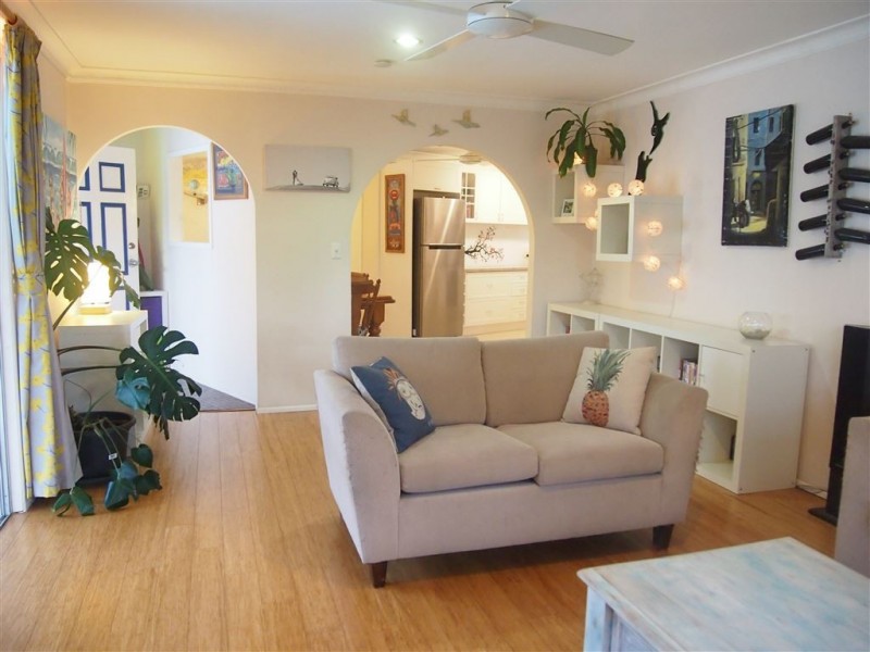 11 Doggett Drive, Miami QLD 4220