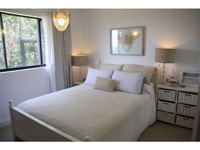 1 Great Hall Drive, Miami QLD 4220