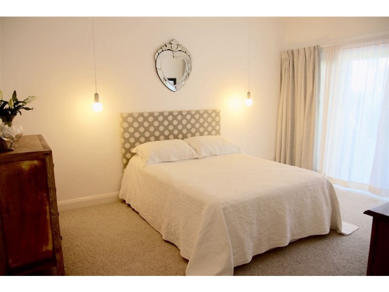 1 Great Hall Drive, Miami QLD 4220