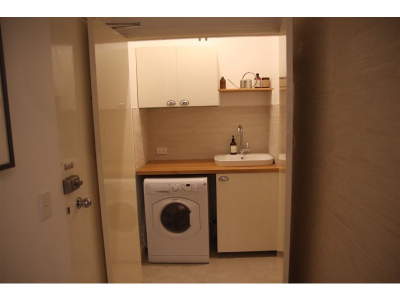 1 Great Hall Drive, Miami QLD 4220