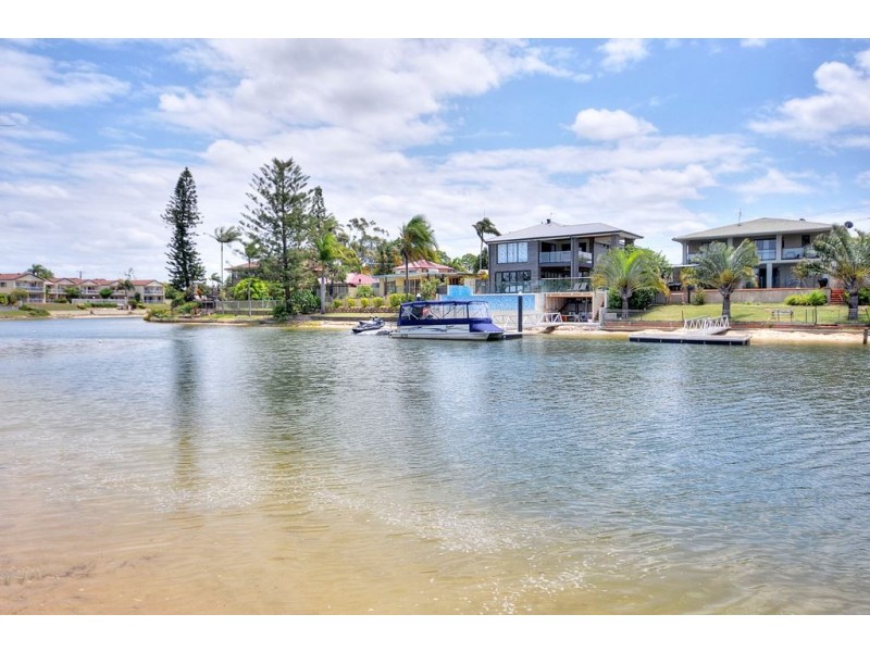19 Maureen Court, Broadbeach Waters QLD 4218
