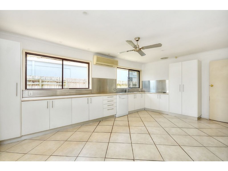 19 Maureen Court, Broadbeach Waters QLD 4218