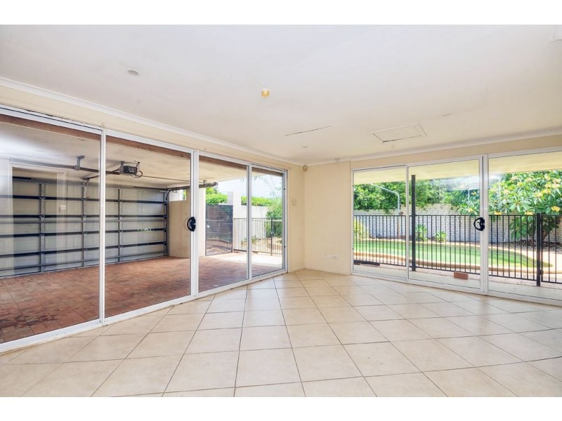 19 Maureen Court, Broadbeach Waters QLD 4218